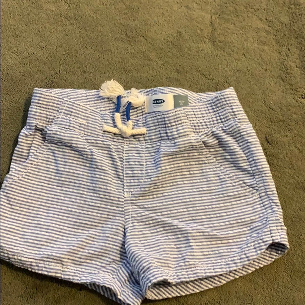 Girls Old Navy shorts size 5 (xs).